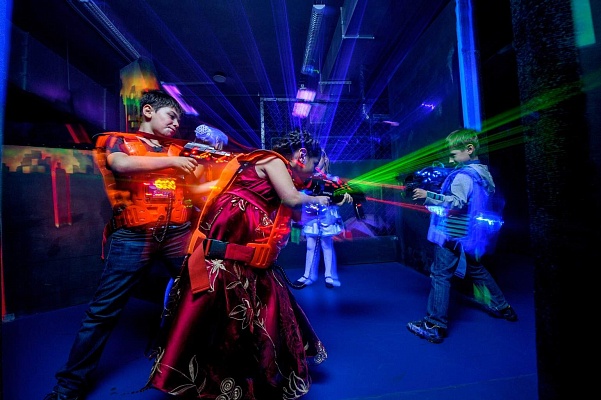 Игра в лазертаг в Ростове-на-Дону. Сервис Ultra Подарки. Купить лазертаг в городе Ростов-на-Донуf. Попробуйте лазерный пейнтбол в лазертаг клубе. Цены на лазертаг. Сервис: UltraPodarki.ru 8 800 505 95 30. Лазертаг в Ростове-на-Дону, купить лазертаг Ростов-на-Дону, лазертаг, купить лазертаг, лазерный пейнтбол Ростов-на-Дону, лазертаг для детей Ростов-на-Дону, лазертаг клуб, лазертаг клуб Ростов-на-Дону