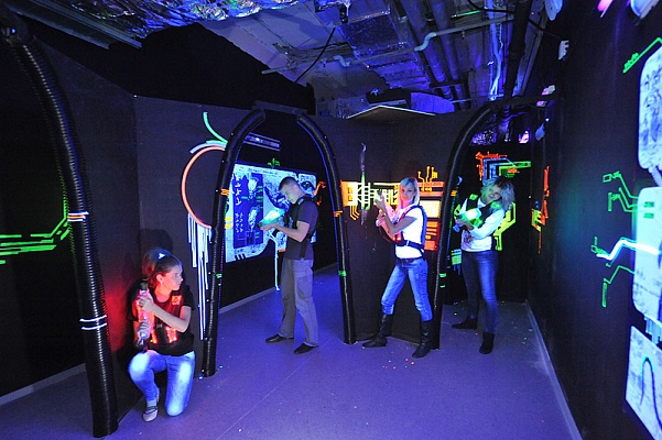 Игра в лазертаг в Ростове-на-Дону. Сервис Ultra Подарки. Купить лазертаг в городе Ростов-на-Донуf. Попробуйте лазерный пейнтбол в лазертаг клубе. Цены на лазертаг. Сервис: UltraPodarki.ru 8 800 505 95 30. Лазертаг в Ростове-на-Дону, купить лазертаг Ростов-на-Дону, лазертаг, купить лазертаг, лазерный пейнтбол Ростов-на-Дону, лазертаг для детей Ростов-на-Дону, лазертаг клуб, лазертаг клуб Ростов-на-Дону