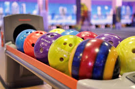 Игра в боулинг в Ростове-на-Дону.Ultra Подарки. Игра в боулинг в Ростове-на-Дону. Сервис: UltraPodarki.ru 8 800 505 95 30. Игра в боулинг, игра в боулинг Ростов-на-Дону, боулинг Ростов-на-Дону, купить боулинг Ростов-на-Дону, играть в боулинг, играть в боулинг Ростов-на-Дону