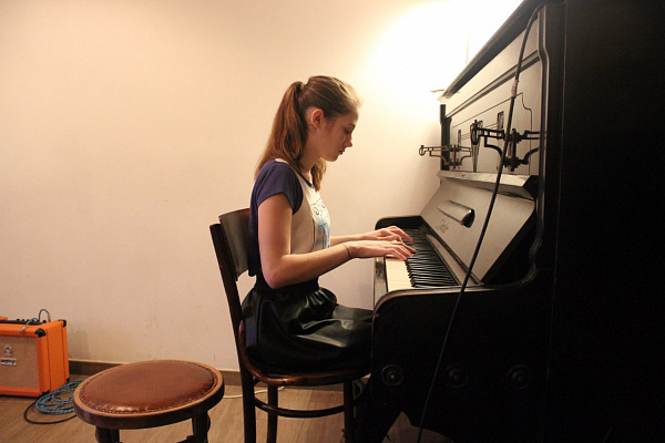 Игра на фортепиано в Ростове-на-Дону. Ultra Подарки. Купить занятия по игре на фортепиано в Ростове-на-Дону. Занятия на фортепиано развивают слух и улучшают работу мозга. Сервис UltraPodarki.ru 8 (800) 505 95 30. Фортепиано Ростов-на-Дону, фортепиано, игра на фортепиано Ростов-на-Дону, игра на фортепиано, обучение фортепиано Ростов-на-Дону, обучение фортепиано, занятия на фортепиано Ростов-на-Дону, занятия на фортепиано
