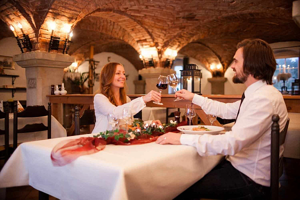 Романтическое свидание в ресторане в Ростове-на-Дону. Ultra Подарки. Купить романтическое свидание в ресторане в Ростове-на-Дону. Подарите самым близким незабываемые моменты и признайтесь в искренних чувствах. Сервис UltraPodarki.ru 8-800-505-95-30. Романтическое свидание в ресторане в Ростове-на-Дону, свидание в Ростове-на-Дону, свидание в ресторане, сертификат на свидание в ресторане, сертификат на свидание в Ростове-на-Дону, купить свидание, купить свидание Ростов-на-Дону, первое свидание, девушка свидание, хороший ресторан, романтический ресторан, романтический вечер, романтический ужин, романтические любимому, романтическая музыка