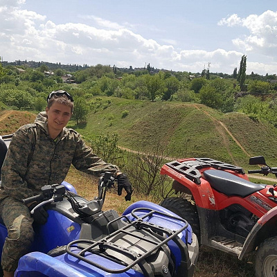 Аренда квадроциклов в Ростове-на-Дону. Подарочные сертификаты Ultra Подарки. Закажите подарочный сертификат на катание на квадроциклах  в Ростове-на-Дону. Недорогой прокат квадроциклов в подарок для мужчин или парней на день рождения и юбилей. Езда на квадроциклах - наслаждение активным отдыхом с друзьями. Сервис UltraPodarki.ru 8 (800) 505 95-30. Квадроцикл, катание на квадроциклах, прокат квадроциклов, езда на квадроцикле, прокат квадроциклов Росто-на-Дону, катание на квадроциклах летом, катание на квадроциклах осенью, катание на квадроциклах зимой, сертификат на катание на квадроциклах
