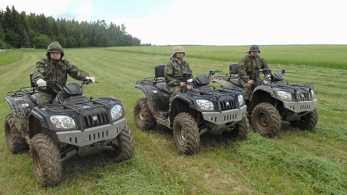 Аренда квадроциклов в Ростове-на-Дону. Подарочные сертификаты Ultra Подарки. Закажите подарочный сертификат на катание на квадроциклах  в Ростове-на-Дону. Недорогой прокат квадроциклов в подарок для мужчин или парней на день рождения и юбилей. Езда на квадроциклах - наслаждение активным отдыхом с друзьями. Сервис UltraPodarki.ru 8 (800) 505 95-30. Квадроцикл, катание на квадроциклах, прокат квадроциклов, езда на квадроцикле, прокат квадроциклов Росто-на-Дону, катание на квадроциклах летом, катание на квадроциклах осенью, катание на квадроциклах зимой, сертификат на катание на квадроциклах
