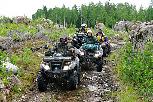 Аренда квадроциклов в Ростове-на-Дону. Подарочные сертификаты Ultra Подарки. Закажите подарочный сертификат на катание на квадроциклах  в Ростове-на-Дону. Недорогой прокат квадроциклов в подарок для мужчин или парней на день рождения и юбилей. Езда на квадроциклах - наслаждение активным отдыхом с друзьями. Сервис UltraPodarki.ru 8 (800) 505 95-30. Квадроцикл, катание на квадроциклах, прокат квадроциклов, езда на квадроцикле, прокат квадроциклов Росто-на-Дону, катание на квадроциклах летом, катание на квадроциклах осенью, катание на квадроциклах зимой, сертификат на катание на квадроциклах
