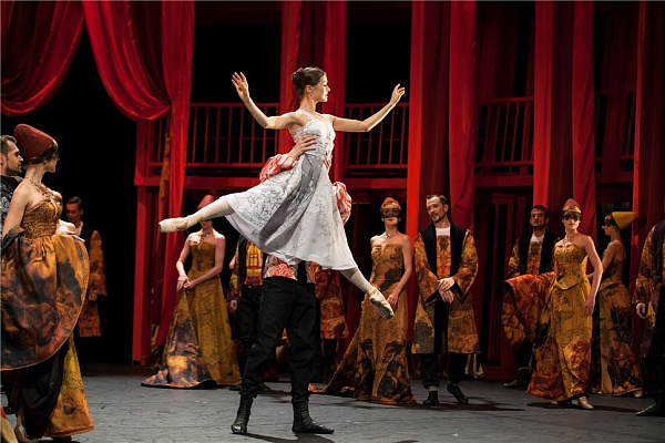 Посещение театра в Ростове-на-Дону. Ultra Подарки. Купить подарочный сертификат на посещение театра в Ростове-на-Дону. Ищите приятный и интересный подарок? Театр - это то, что нужно! Сервис UltraPodarki.ru 8 (800) 505 95 30
. Театр Ростов-на-Дону, театр, посещение театра Ростов-на-Дону, посещение театра, спектакль Ростов-на-Дону, спектакль, визит в театр Ростов-на-Дону, визит в театр, представление Ростов-на-Дону. представление, подарочный сертификат в театр Ростов-на-Дону, подарочный сертификат в театр, сертификат в театр Ростов-на-Дону, сертификат в театр