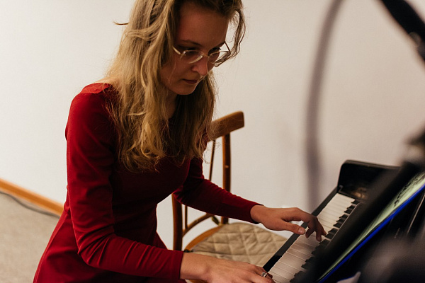 Игра на фортепиано в Ростове-на-Дону. Ultra Подарки. Купить занятия по игре на фортепиано в Ростове-на-Дону. Занятия на фортепиано развивают слух и улучшают работу мозга. Сервис UltraPodarki.ru 8 (800) 505 95 30. Фортепиано Ростов-на-Дону, фортепиано, игра на фортепиано Ростов-на-Дону, игра на фортепиано, обучение фортепиано Ростов-на-Дону, обучение фортепиано, занятия на фортепиано Ростов-на-Дону, занятия на фортепиано
