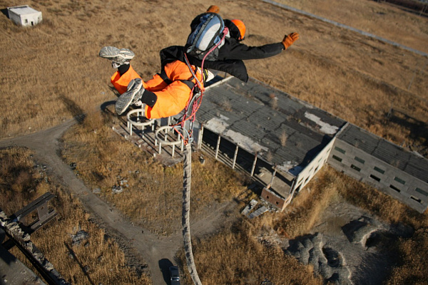 Роупджампинг - прыжки с верёвкой в Ростове-на-Дону. Подарочные сертификаты Ultra Подарки. Роупджампинг в Ростове-на-Дону - Экстремальный оригинальный подарок или подарочный сертификат на Роупджампинг - прыжки с верёвкой. Сервис UltraPodarki.ru 8-800-505-95-30. роупджампинг Ростов-на-Дону, прыжок веревка Ростов-на-Дону, роупджампинг, прыжок веревка, прыжок с веревкой, Подарок, подарочный сертификат, экстрим, экстремальный подарок