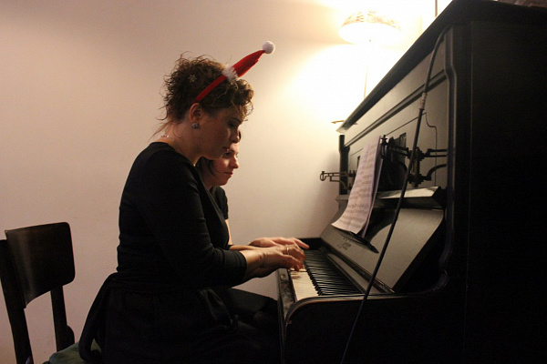 Игра на фортепиано в Ростове-на-Дону. Ultra Подарки. Купить занятия по игре на фортепиано в Ростове-на-Дону. Занятия на фортепиано развивают слух и улучшают работу мозга. Сервис UltraPodarki.ru 8 (800) 505 95 30. Фортепиано Ростов-на-Дону, фортепиано, игра на фортепиано Ростов-на-Дону, игра на фортепиано, обучение фортепиано Ростов-на-Дону, обучение фортепиано, занятия на фортепиано Ростов-на-Дону, занятия на фортепиано
