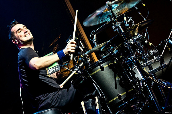 Купить игру на барабанах в Ростове-на-Дону. Сервис Ultra Подарки. Хотите играть на барабанах? Купите сертификат на обучение игре на барабанах в Ростове-на-Дону. Сервис UltraPodarki.ru 8 800 505 95 30. Игра на барабанах, уроки игры на барабанах, обучение игре на барабанах, барабан обучение, играть на барабанах, игра на барабанах сертификат, уроки на барабанах, игра на барабанах в Ростове-на-Дону, уроки игры на барабанах в Ростове-на-Дону, барабаны цена Ростов-на-Дону, уроки на барабанах в Ростове-на-Дону