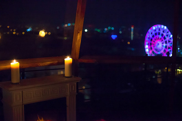 Романтическое свидание на крыше в Ростове-на-Дону. Ultra Подарки. Купить романтическое свидание на крыше в Ростове-на-Дону. Подарите самым близким незабываемые моменты и почувствуйте друг друга ещё ближе. Сервис UltraPodarki.ru 8 800 505 95 30. Романтическое свидание на крыше в Ростове-на-Дону, свидание в Ростове-на-Дону, свидание, сертификат на свидание, сертификат на свидание в Ростове-на-Дону, купить свидание, купить свидание Ростов-на-Дону, Романтическое свидание на крыше Рандеву