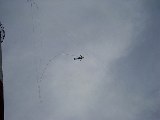 Роупджампинг - прыжки с верёвкой в Ростове-на-Дону. Подарочные сертификаты Ultra Подарки. Роупджампинг в Ростове-на-Дону - Экстремальный оригинальный подарок или подарочный сертификат на Роупджампинг - прыжки с верёвкой. Сервис UltraPodarki.ru 8-800-505-95-30. роупджампинг Ростов-на-Дону, прыжок веревка Ростов-на-Дону, роупджампинг, прыжок веревка, прыжок с веревкой, Подарок, подарочный сертификат, экстрим, экстремальный подарок