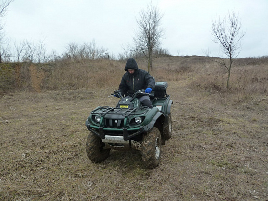 Аренда квадроциклов в Ростове-на-Дону. Подарочные сертификаты Ultra Подарки. Закажите подарочный сертификат на катание на квадроциклах  в Ростове-на-Дону. Недорогой прокат квадроциклов в подарок для мужчин или парней на день рождения и юбилей. Езда на квадроциклах - наслаждение активным отдыхом с друзьями. Сервис UltraPodarki.ru 8 (800) 505 95-30. Квадроцикл, катание на квадроциклах, прокат квадроциклов, езда на квадроцикле, прокат квадроциклов Росто-на-Дону, катание на квадроциклах летом, катание на квадроциклах осенью, катание на квадроциклах зимой, сертификат на катание на квадроциклах
