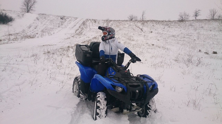 Аренда квадроциклов в Ростове-на-Дону. Подарочные сертификаты Ultra Подарки. Закажите подарочный сертификат на катание на квадроциклах  в Ростове-на-Дону. Недорогой прокат квадроциклов в подарок для мужчин или парней на день рождения и юбилей. Езда на квадроциклах - наслаждение активным отдыхом с друзьями. Сервис UltraPodarki.ru 8 (800) 505 95-30. Квадроцикл, катание на квадроциклах, прокат квадроциклов, езда на квадроцикле, прокат квадроциклов Росто-на-Дону, катание на квадроциклах летом, катание на квадроциклах осенью, катание на квадроциклах зимой, сертификат на катание на квадроциклах
