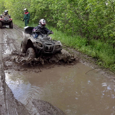 Аренда квадроциклов в Ростове-на-Дону. Подарочные сертификаты Ultra Подарки. Закажите подарочный сертификат на катание на квадроциклах  в Ростове-на-Дону. Недорогой прокат квадроциклов в подарок для мужчин или парней на день рождения и юбилей. Езда на квадроциклах - наслаждение активным отдыхом с друзьями. Сервис UltraPodarki.ru 8 (800) 505 95-30. Квадроцикл, катание на квадроциклах, прокат квадроциклов, езда на квадроцикле, прокат квадроциклов Росто-на-Дону, катание на квадроциклах летом, катание на квадроциклах осенью, катание на квадроциклах зимой, сертификат на катание на квадроциклах
