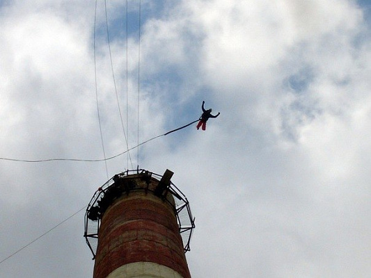 Роупджампинг - прыжки с верёвкой в Ростове-на-Дону. Подарочные сертификаты Ultra Подарки. Роупджампинг в Ростове-на-Дону - Экстремальный оригинальный подарок или подарочный сертификат на Роупджампинг - прыжки с верёвкой. Сервис UltraPodarki.ru 8-800-505-95-30. роупджампинг Ростов-на-Дону, прыжок веревка Ростов-на-Дону, роупджампинг, прыжок веревка, прыжок с веревкой, Подарок, подарочный сертификат, экстрим, экстремальный подарок